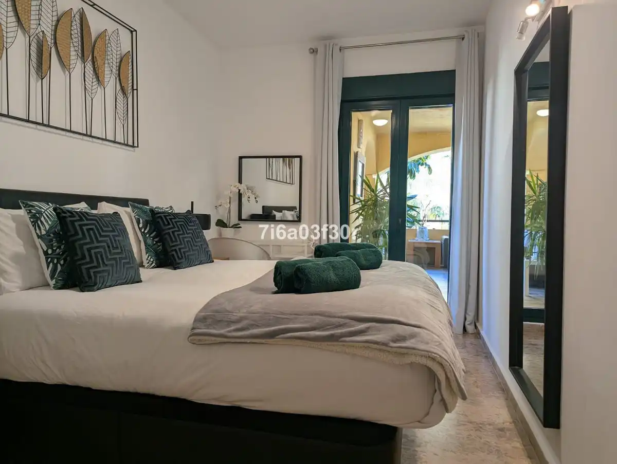 Schlafzimmer von Wohnungen zum Verkauf in Marbella mit Heizung, Privatgarten und Terrasse