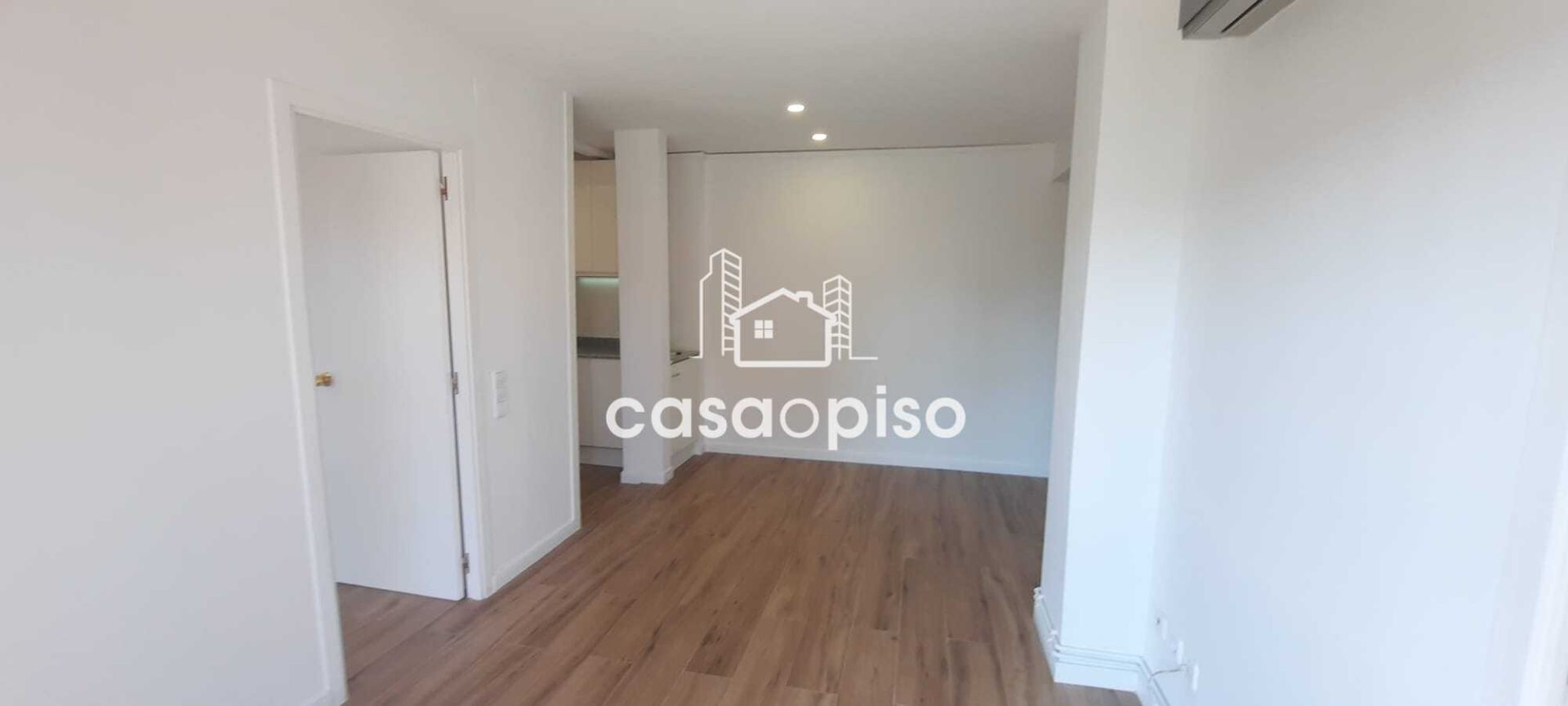 Vista exterior de Piso en venta en Terrassa con Aire acondicionado, Calefacción y Terraza
