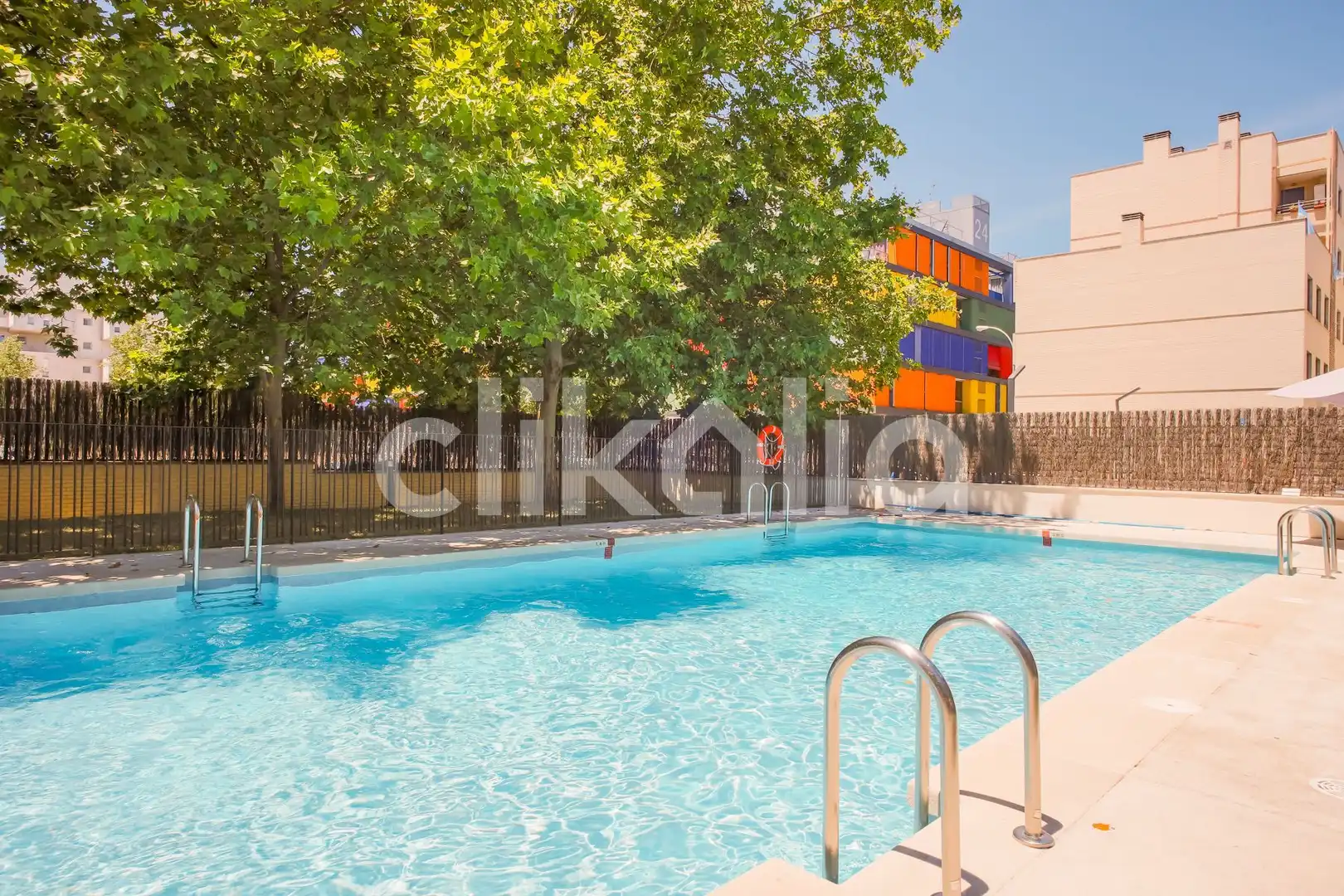 Piscina de Piso en venta en Madrid con Calefacción, Trastero y Piscina