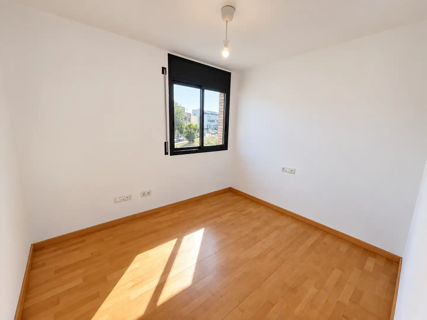 Habitación de Casa o chalet en venta en Vilanova i la Geltrú con Aire acondicionado, Calefacción y Jardín privado