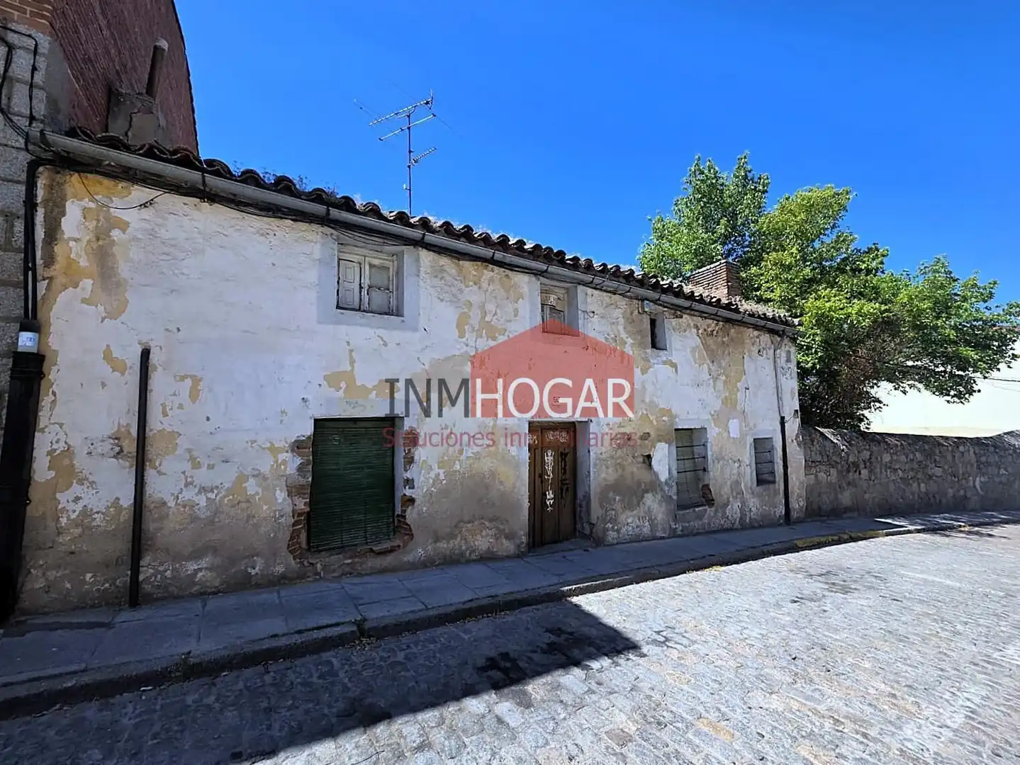 Vista exterior de Casa o xalet en venda en Ávila amb Jardí privat, Terrassa i Balcó