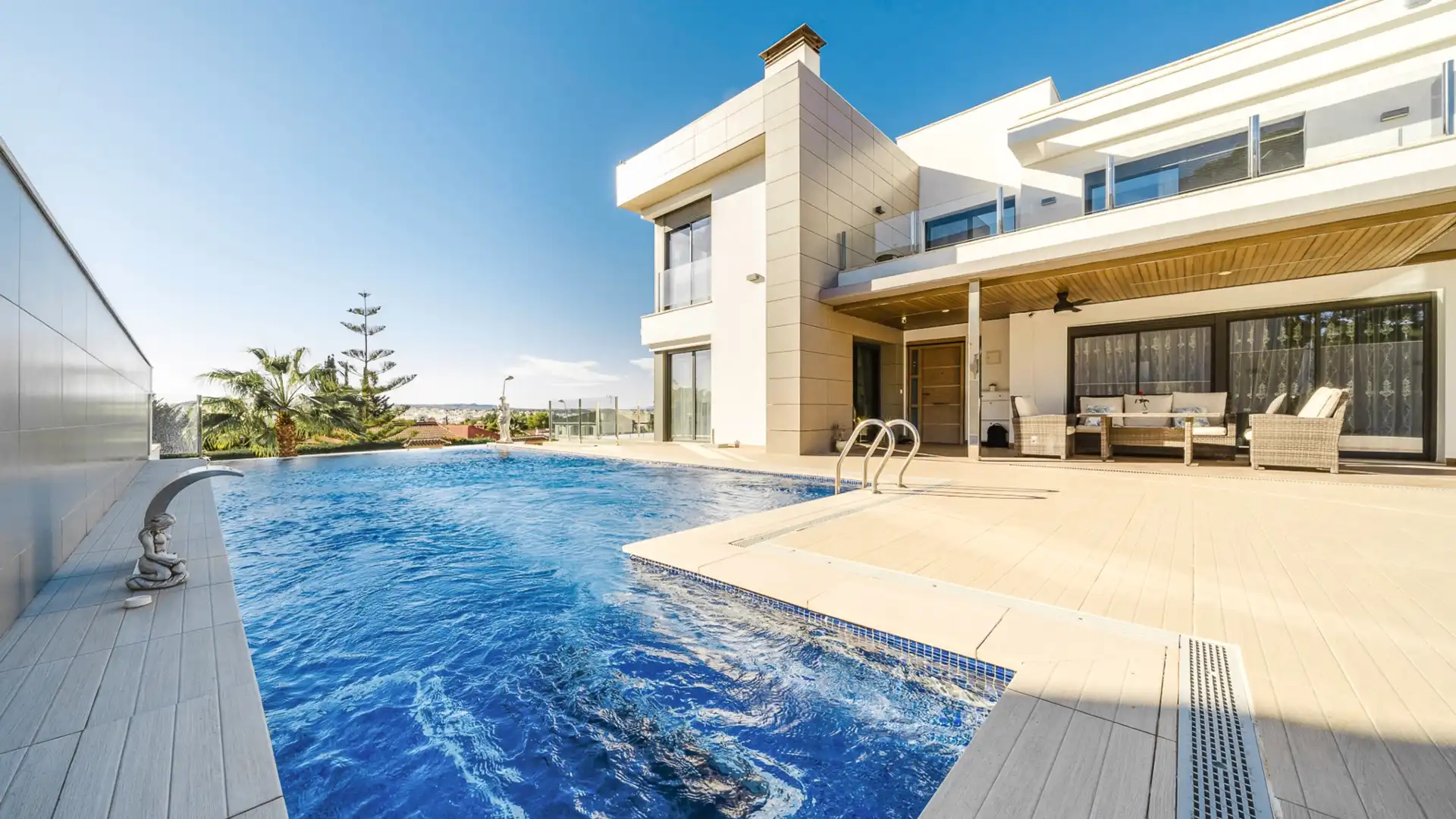 Piscina de Casa o xalet en venda en Torrevieja amb Aire condicionat, Calefacció i Jardí privat
