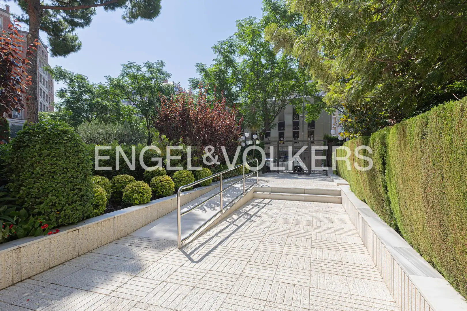 Terrassa de Pis en venda en Barcelona amb Aire condicionat, Calefacció i Jardí privat