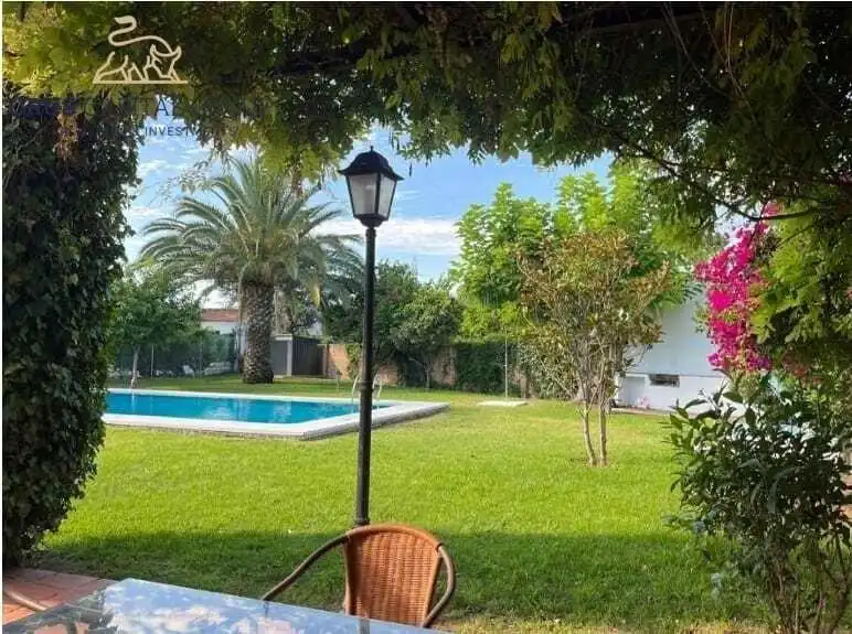 Jardí de Casa adosada en venda en Córdoba amb Aire condicionat, Calefacció i Jardí privat
