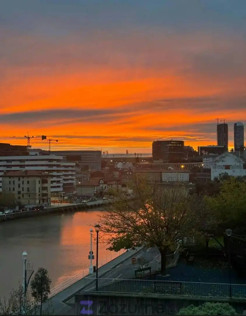 Vista exterior de Apartament de lloguer en Bilbao  amb Calefacció, Terrassa i Moblat