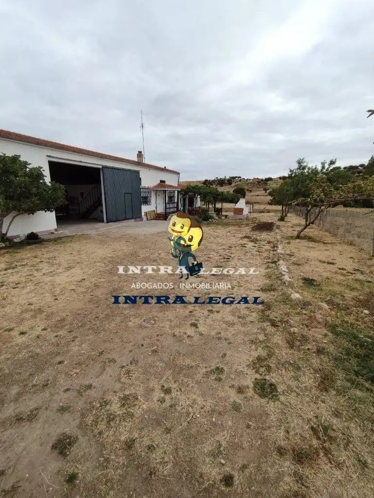 Industrial buildings for sale in Larrodrigo