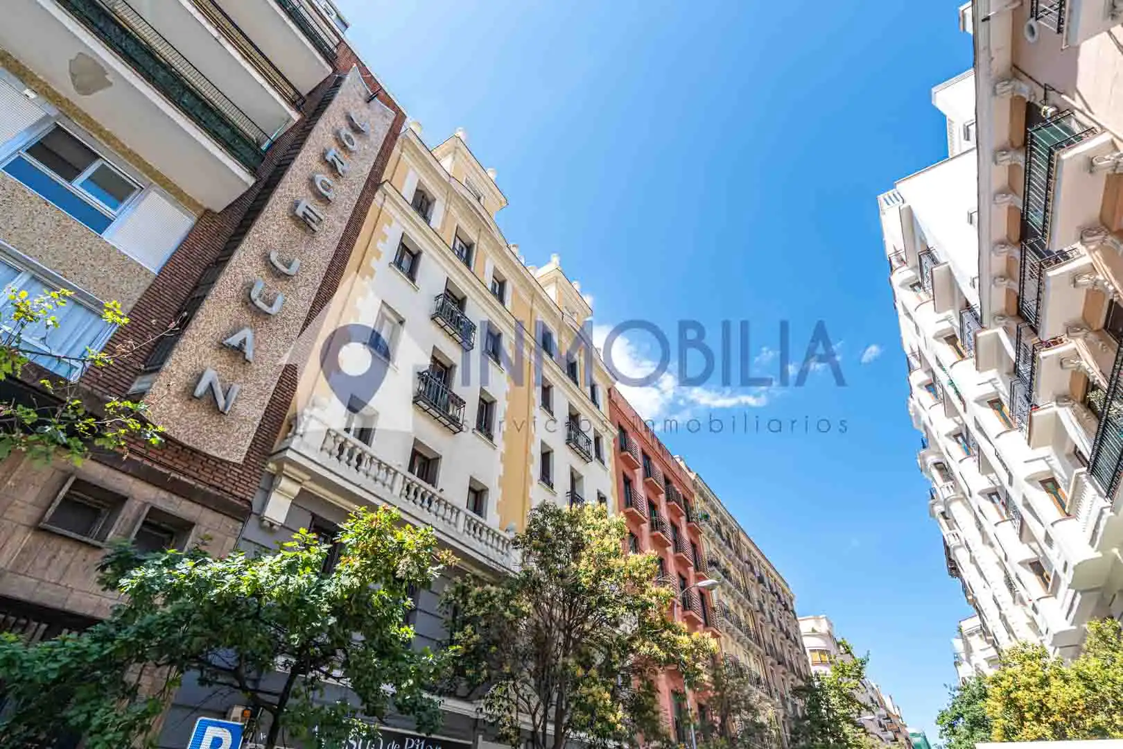 Vista exterior de Pis en venda en Madrid amb Calefacció