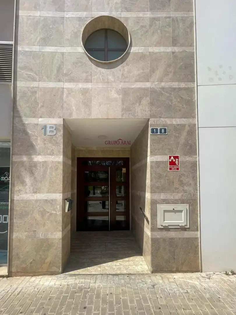 Vista exterior de Pis en venda en Alicante / Alacant amb Calefacció, Jardí privat i Balcó