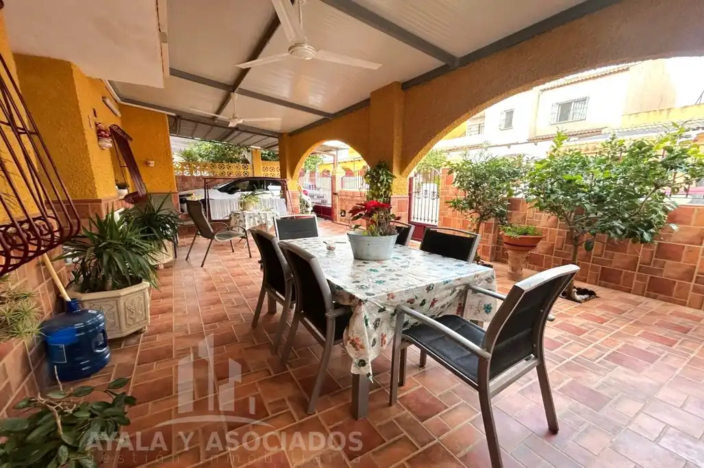 Casa adosada en venta en La Magdalena - Molinos Marfagones