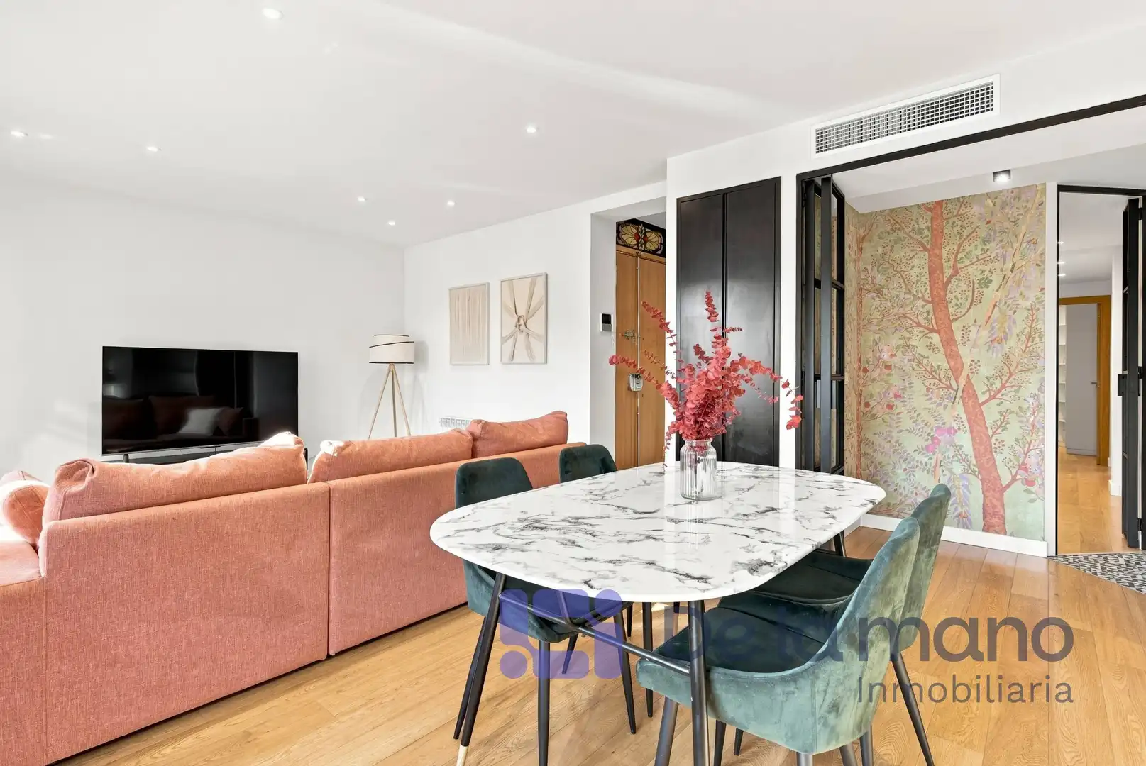Living room of Flat for rent in Madrid  with Air Conditioner, Heating and Furnished