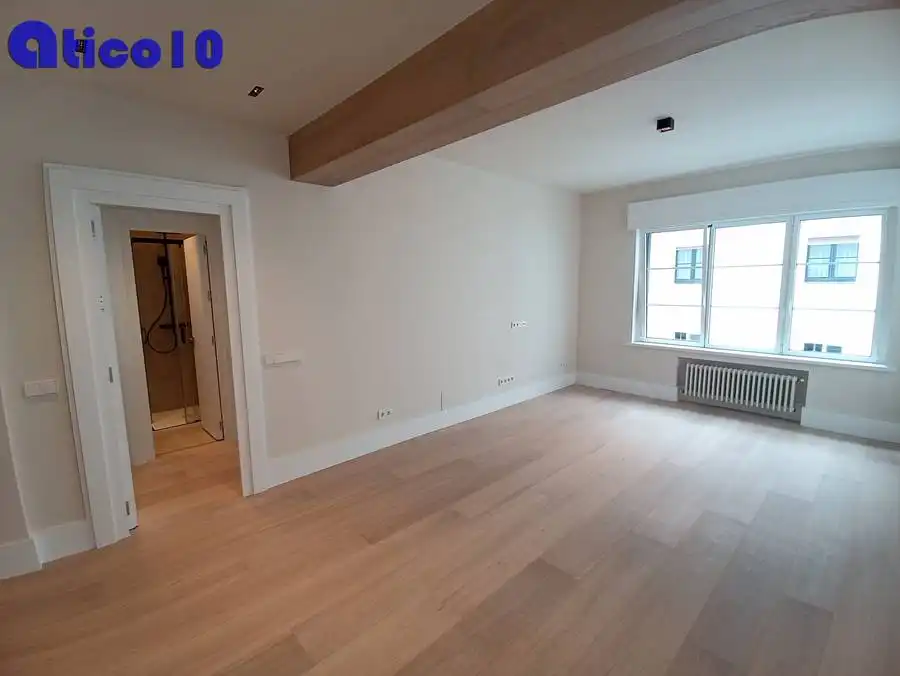 Flat for rent in Calle Asturias, Parque San Francisco - Uría