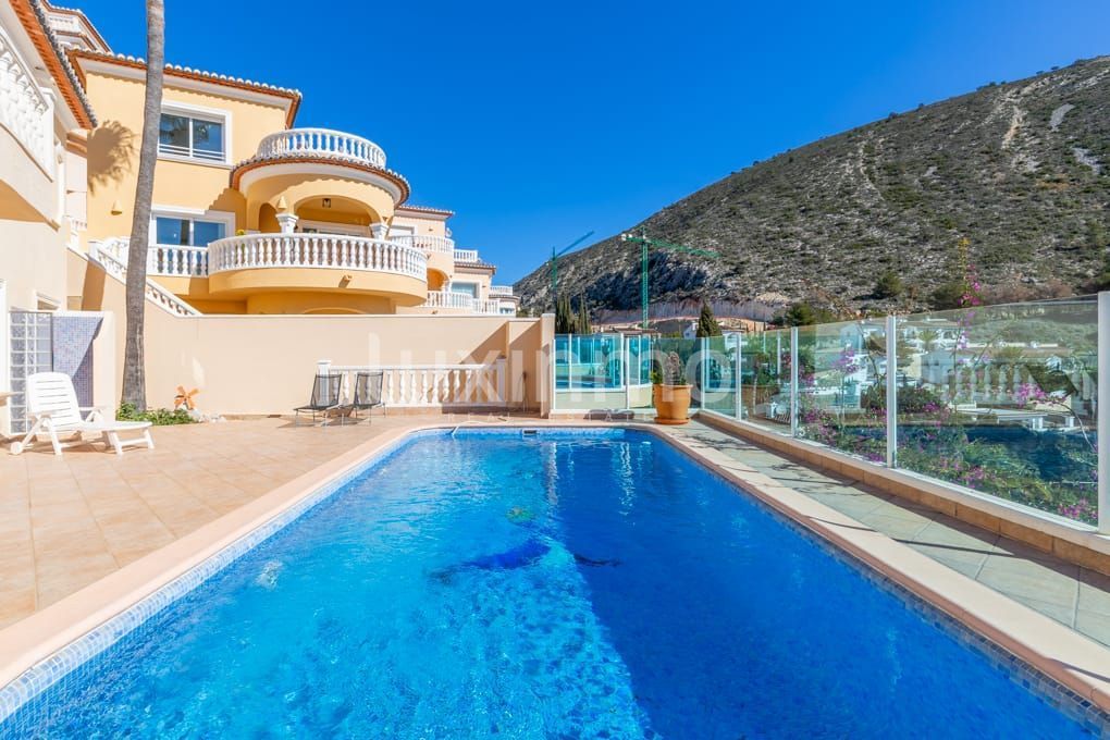 Vista exterior de Casa o xalet en venda en Benitachell / El Poble Nou de Benitatxell amb Aire condicionat, Calefacció i Terrassa