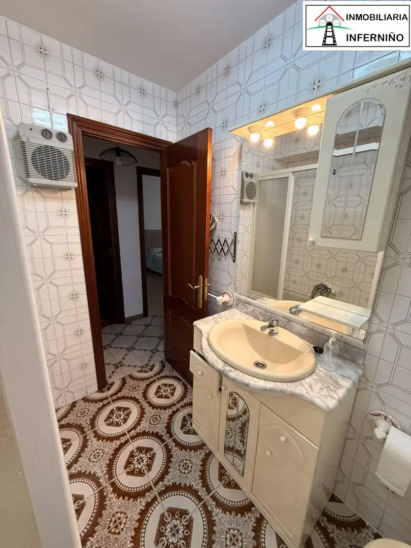 Bathroom of Flat for rent in Ferrol  with Terrace