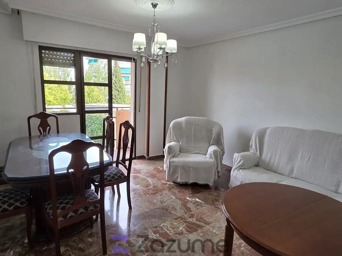 Sala de estar de Piso de alquiler en Jaén con Jardín privado, Piscina y Amueblado