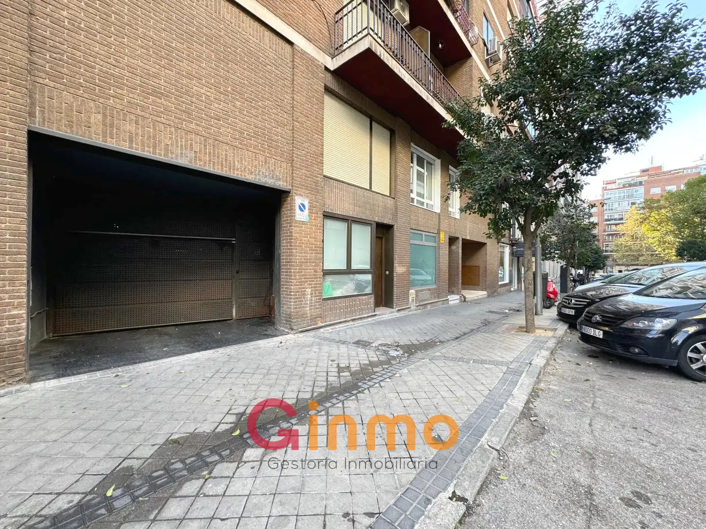 Außenansicht von Garage zum Verkauf in Madrid