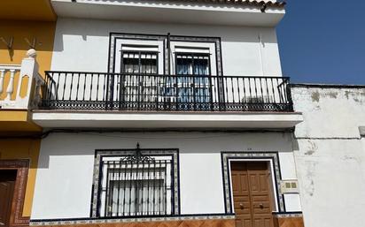 Vista exterior de Casa o xalet en venda en Guillena amb Aire condicionat