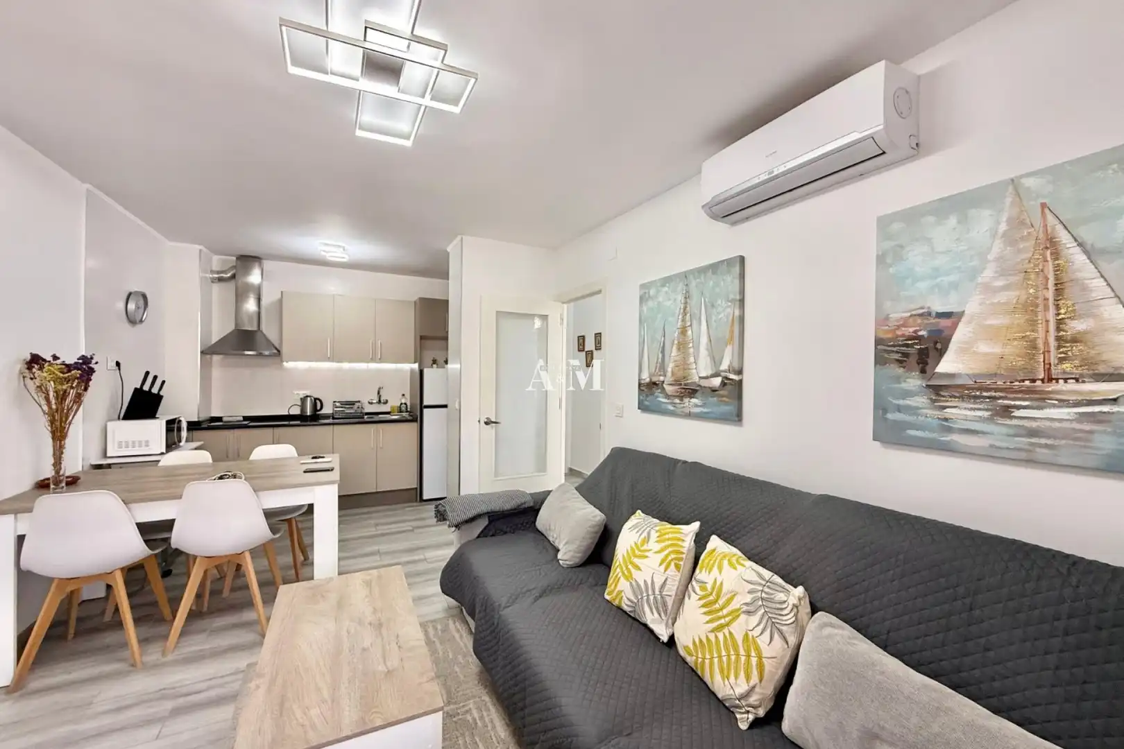 Sala d'estar de Apartament de lloguer en Torrevieja amb Aire condicionat, Calefacció i Moblat