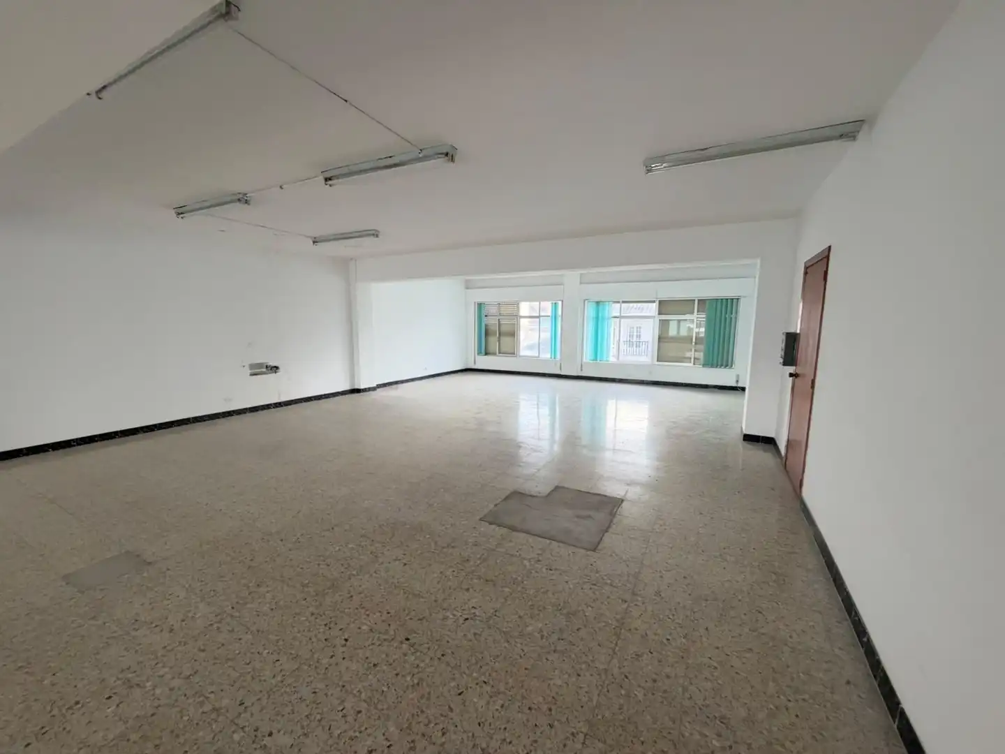 Gewerbefläche zum Verkauf in Avenida Conces