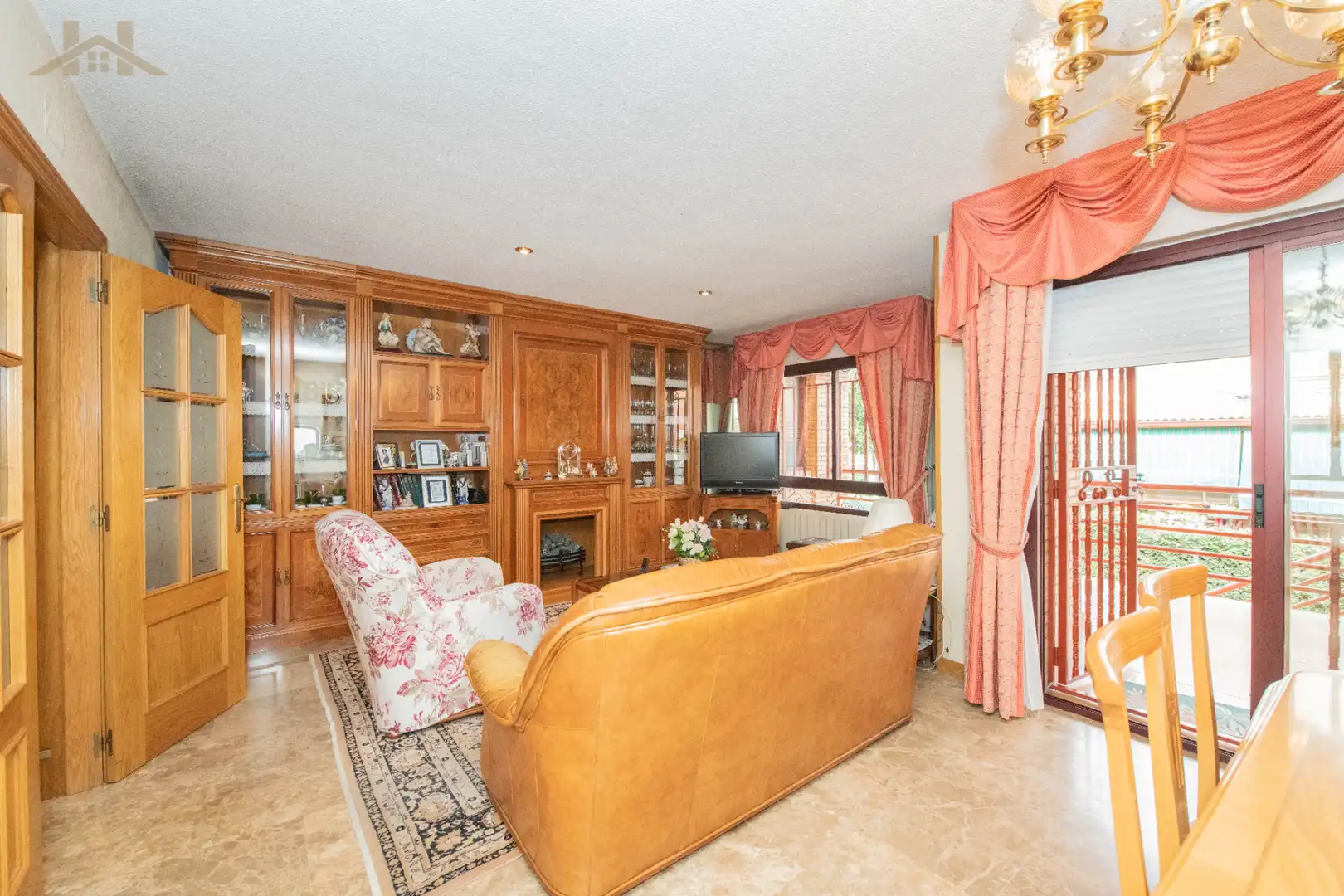 Sala d'estar de Casa o xalet en venda en Alcorcón amb Calefacció, Jardí privat i Terrassa