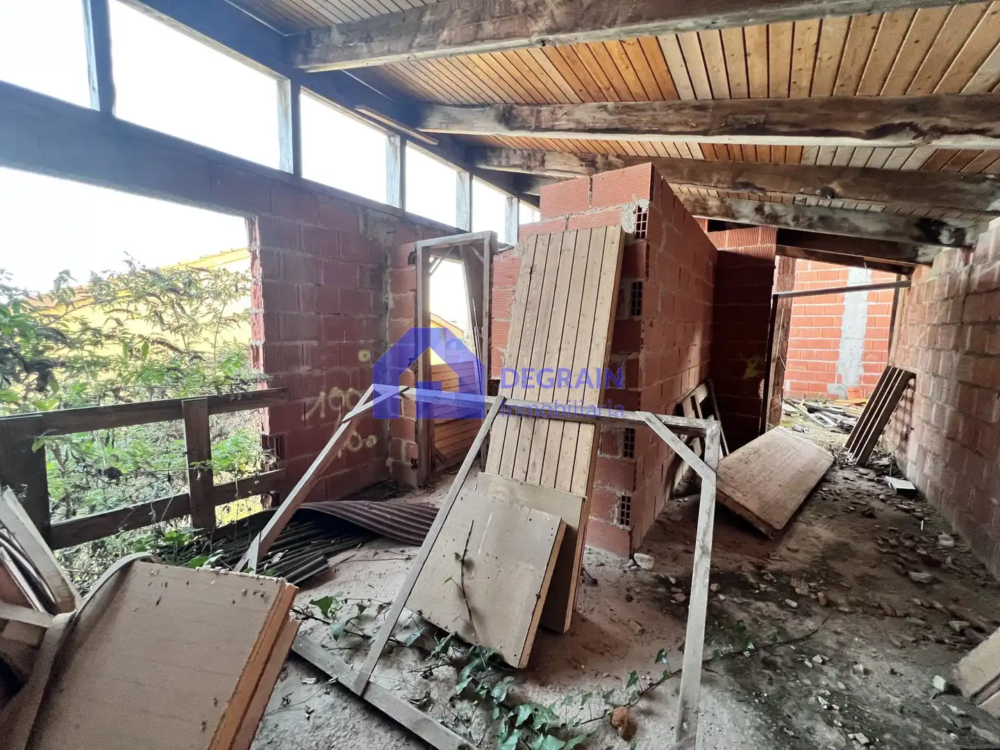 Casa adosada en venda en Oviedo  amb Jardí privat