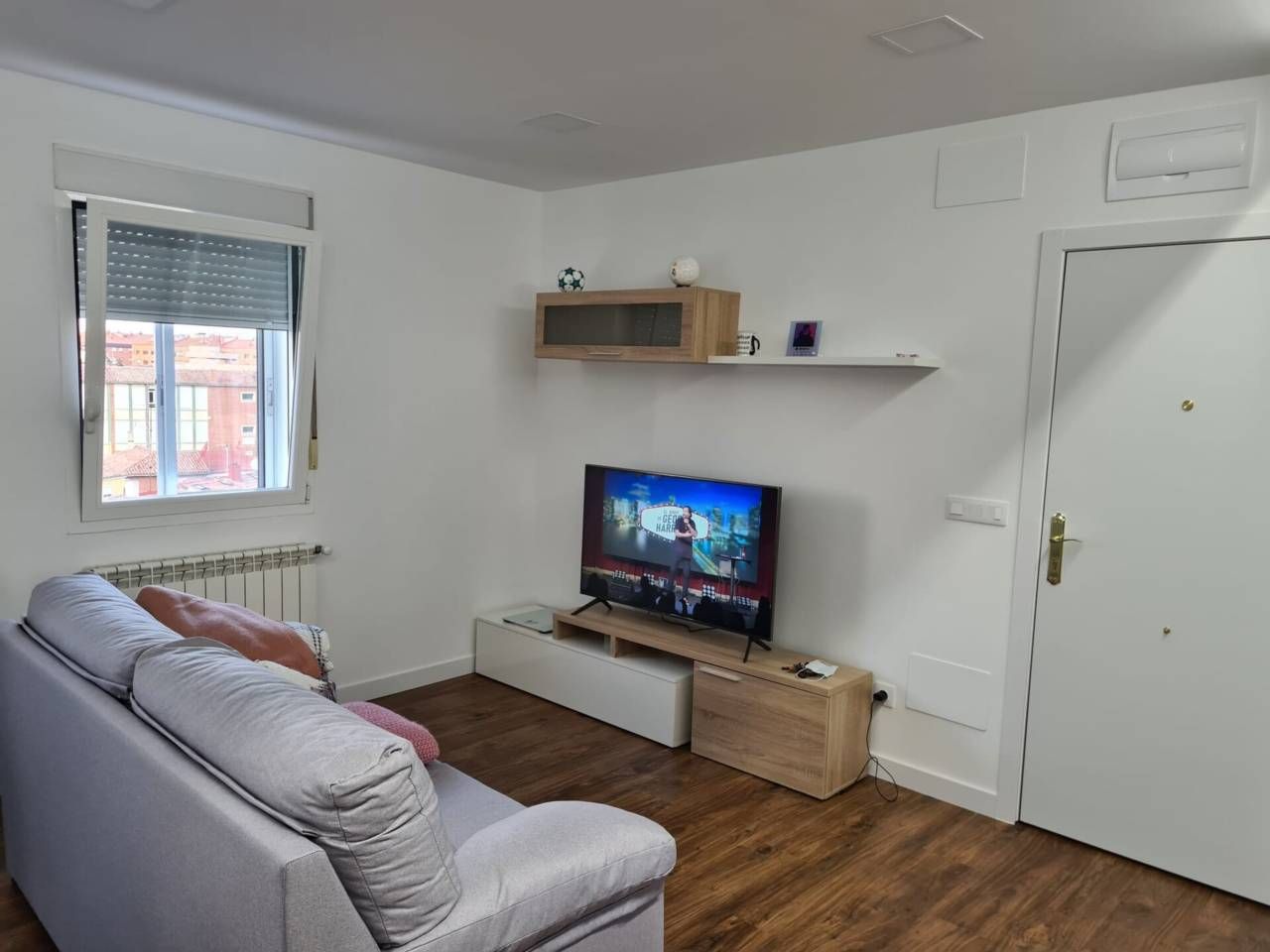 Living room of Flat for sale in Burgos Capital  with Heating, Parquet flooring and Terrace