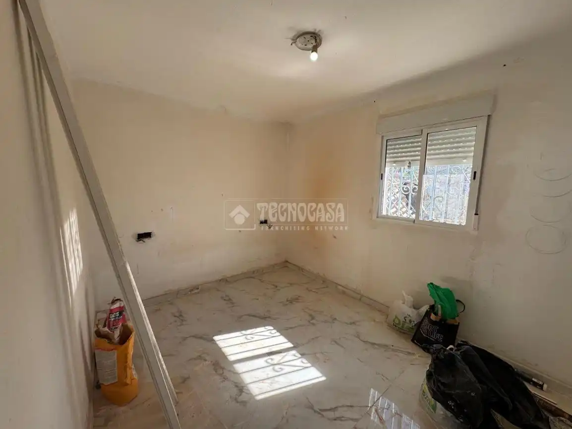 Casa adosada en venta en Iznalloz