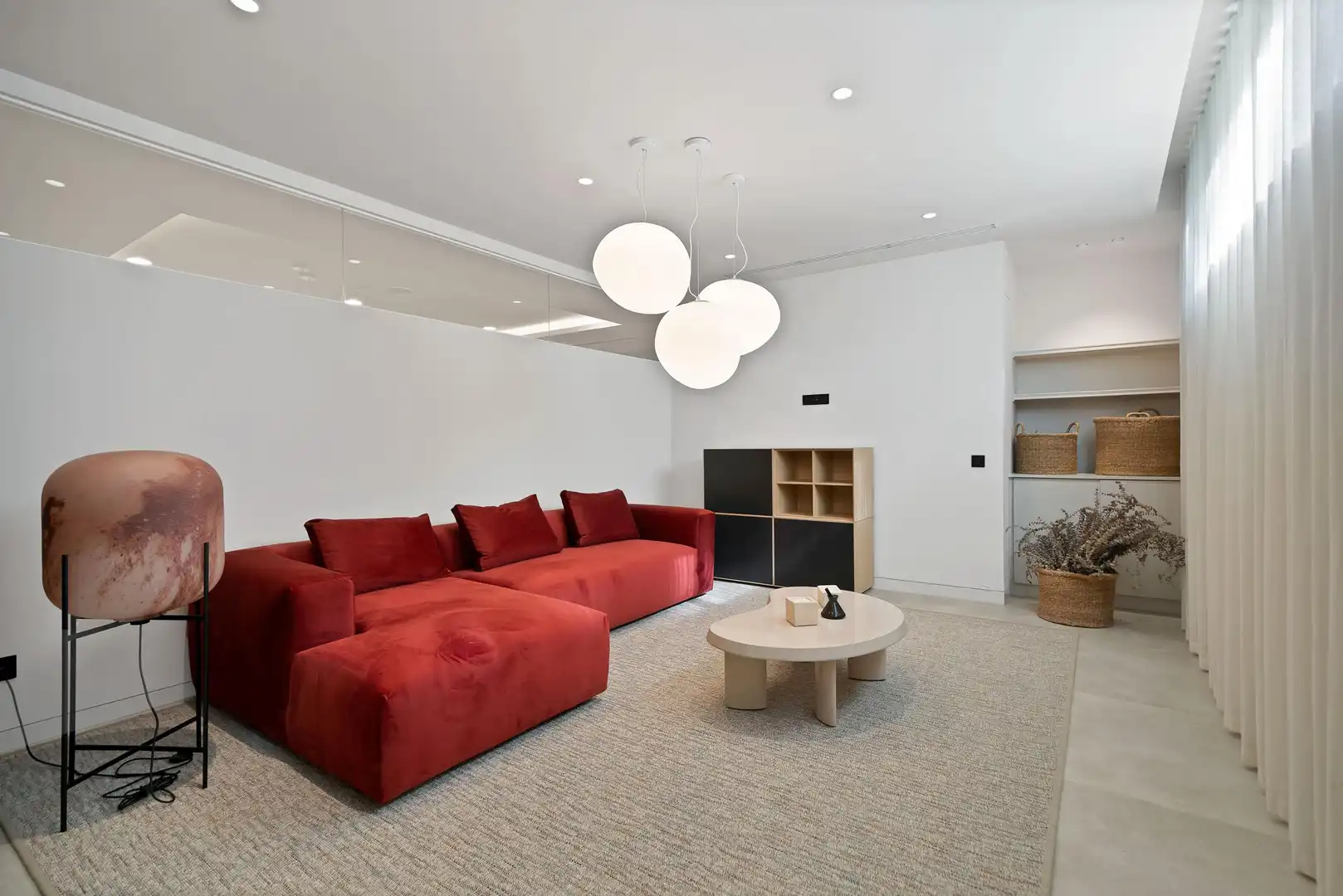 Sala de estar de Casa o chalet en venta en Marbella con Aire acondicionado, Calefacción y Jardín privado