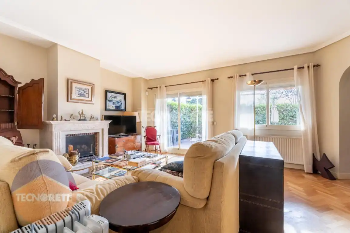 Sala de estar de Piso en venta en Majadahonda con Aire acondicionado y Piscina comunitaria