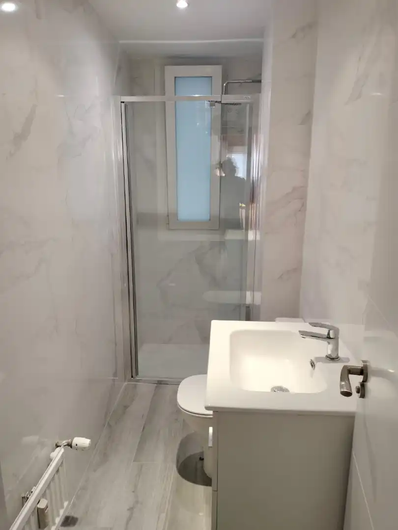 Bany de Pis de lloguer en Iturrama
