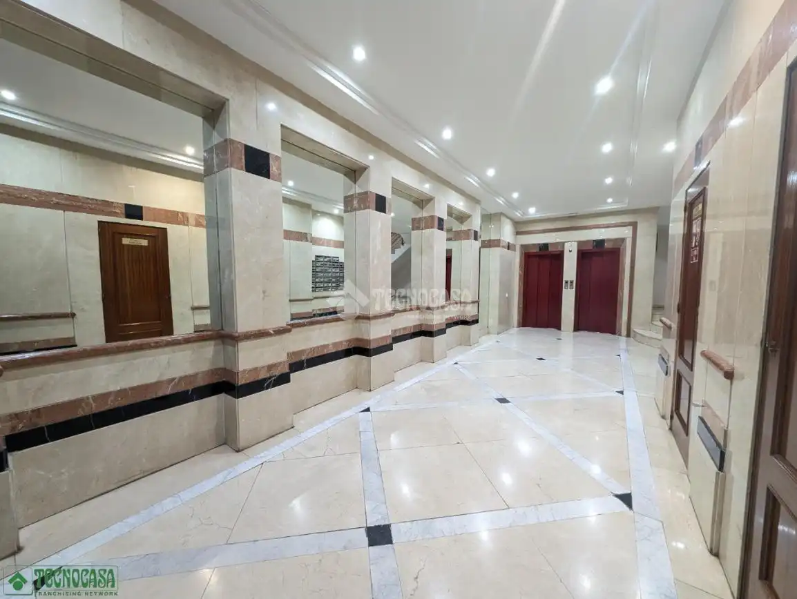 Flat for sale in C. de Calatrava, imagen 2