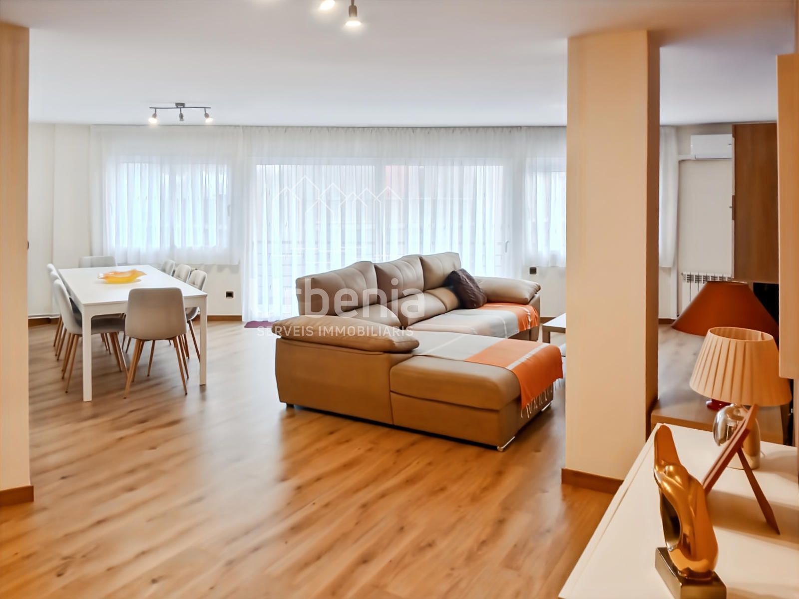 Sala d'estar de Pis en venda en Pineda de Mar amb Calefacció, Terrassa i Moblat