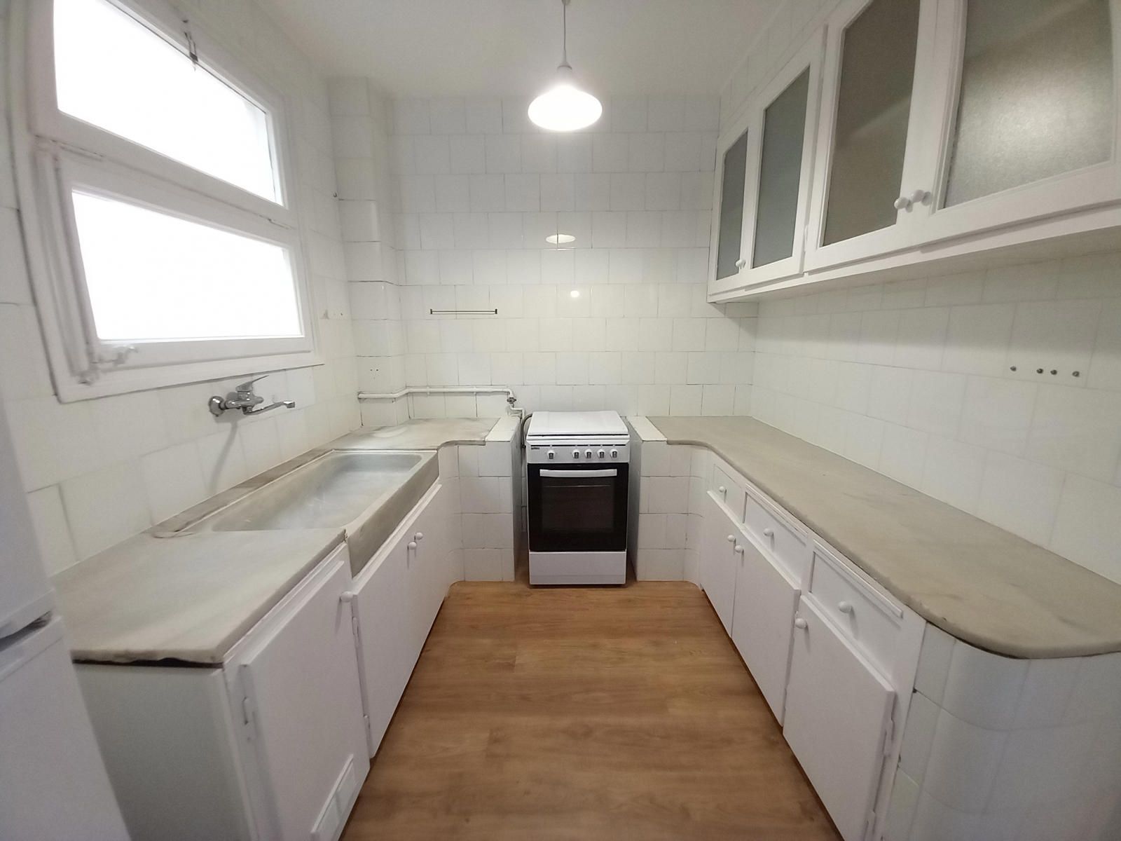 Kitchen of Flat to rent in  Barcelona Capital  with Heating, Parquet flooring and Oven