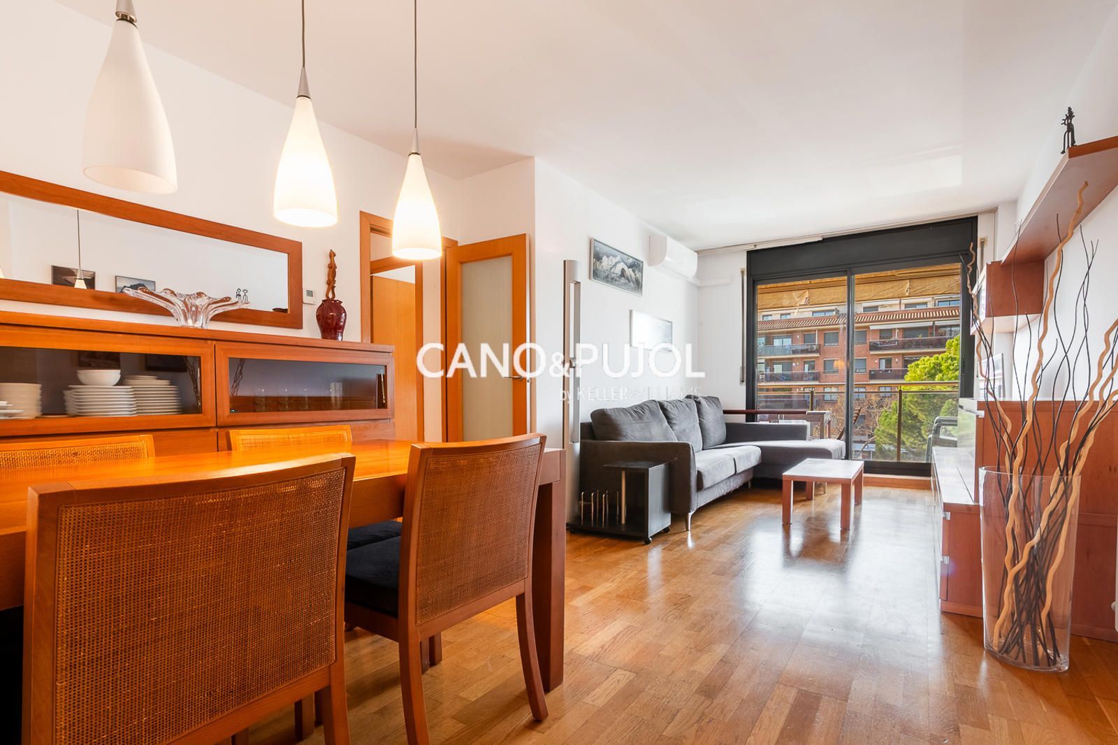 Sala d'estar de Pis de lloguer en Sant Cugat del Vallès amb Calefacció, Terrassa i Piscina