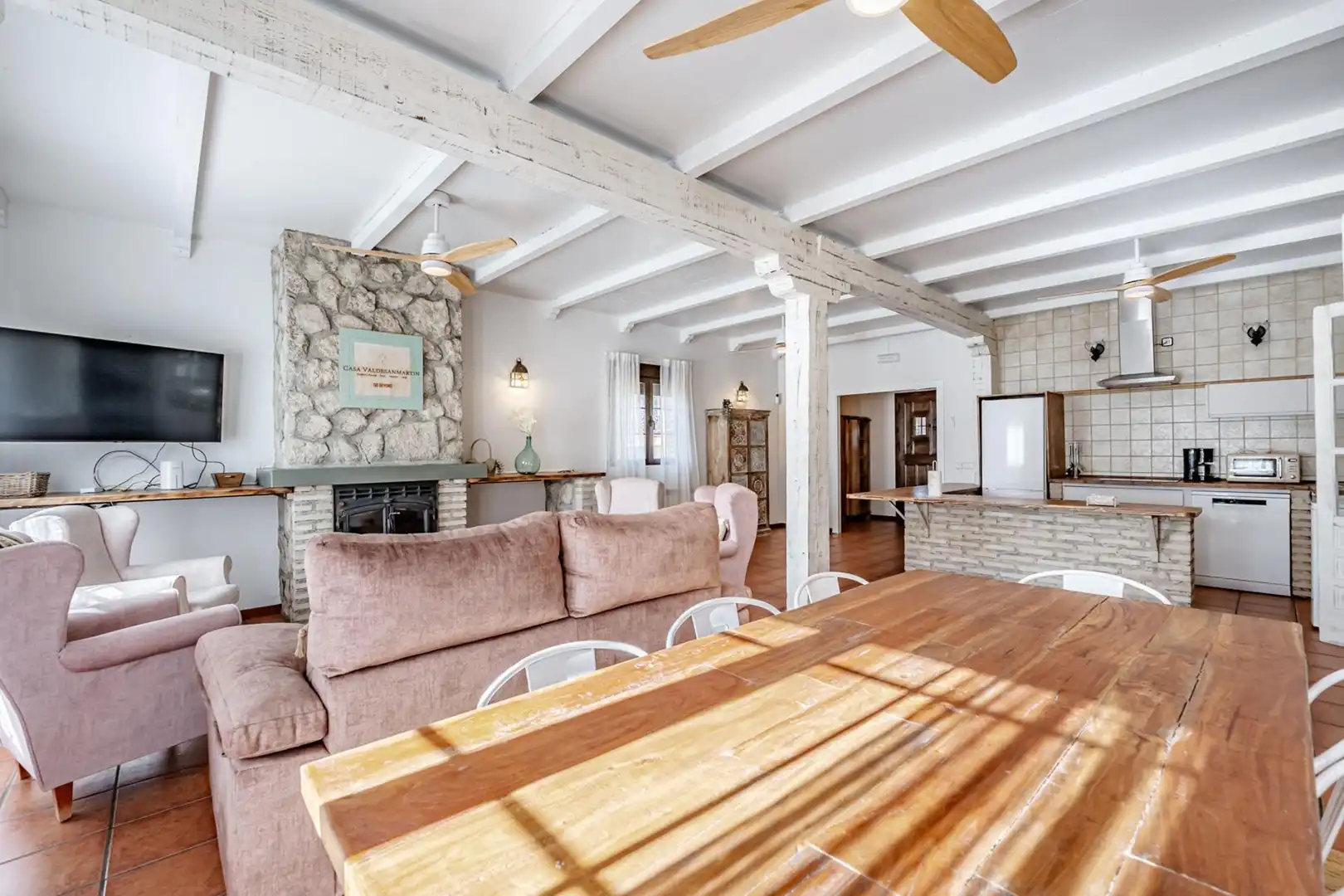 Sala d'estar de Finca rústica en venda en El Tiemblo  amb Calefacció, Jardí privat i Terrassa