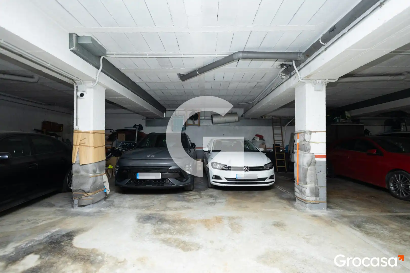 Parking de Casa adosada en venta en Sant Vicenç Dels Horts con Aire acondicionado, Calefacción y Jardín privado