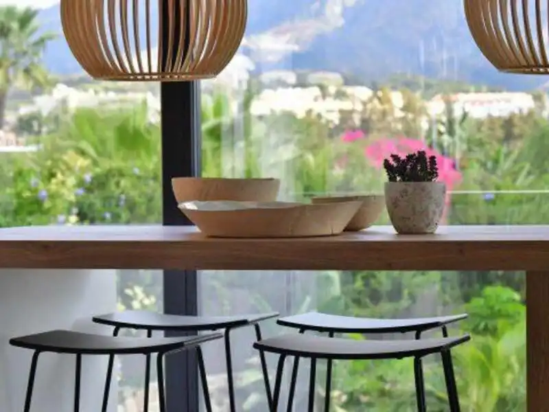 Menjador de Casa o xalet de lloguer en Marbella amb Aire condicionat, Jardí privat i Terrassa