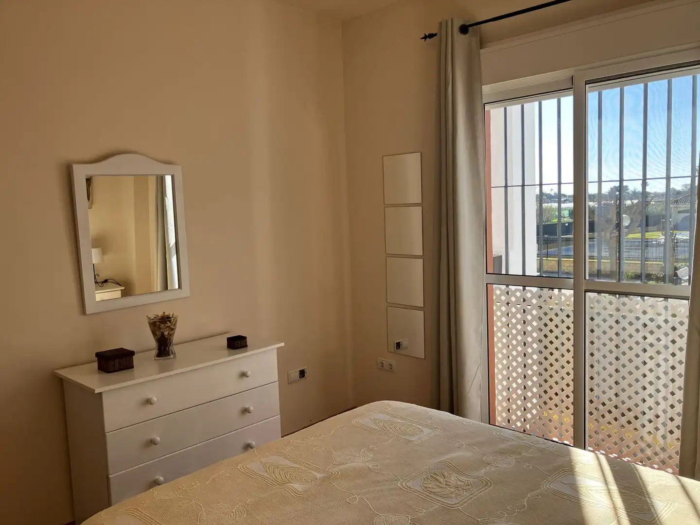 Schlafzimmer von Wohnung zum Verkauf in Chipiona mit Balkon
