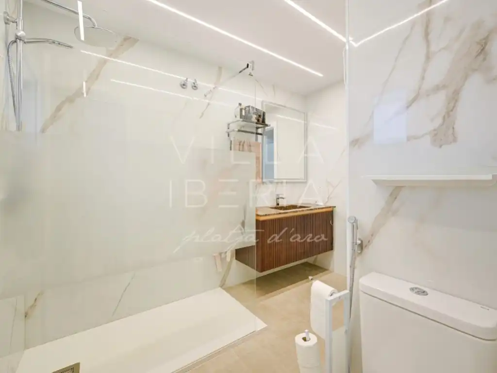 Baño de Casa o chalet en venta en Castell d'Aro, Platja d'Aro i s'Agaró con Aire acondicionado, Calefacción y Jardín privado