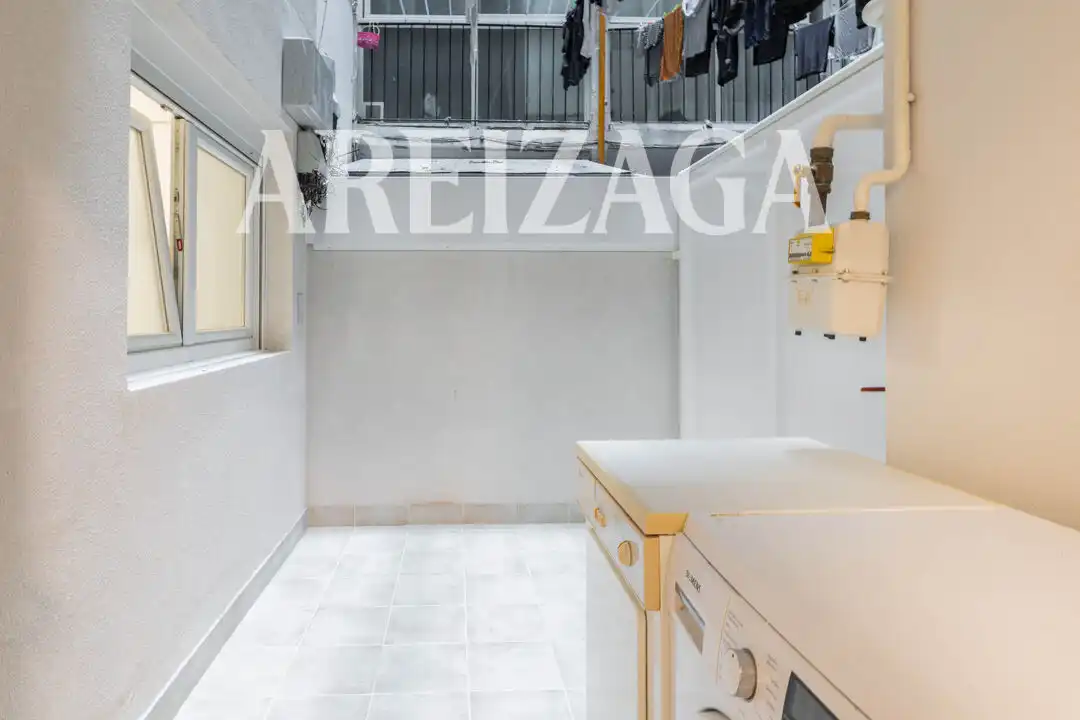 Piso en venta en Donostia - San Sebastián  con Calefacción, Terraza y Balcón