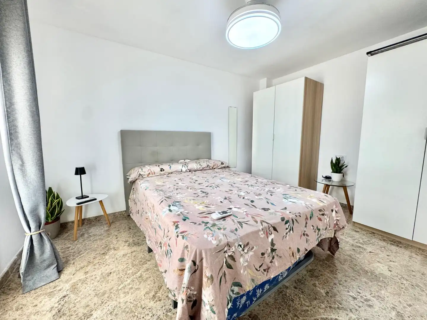 Habitación de Ático de alquiler en Torrevieja con Aire acondicionado, Terraza y Amueblado