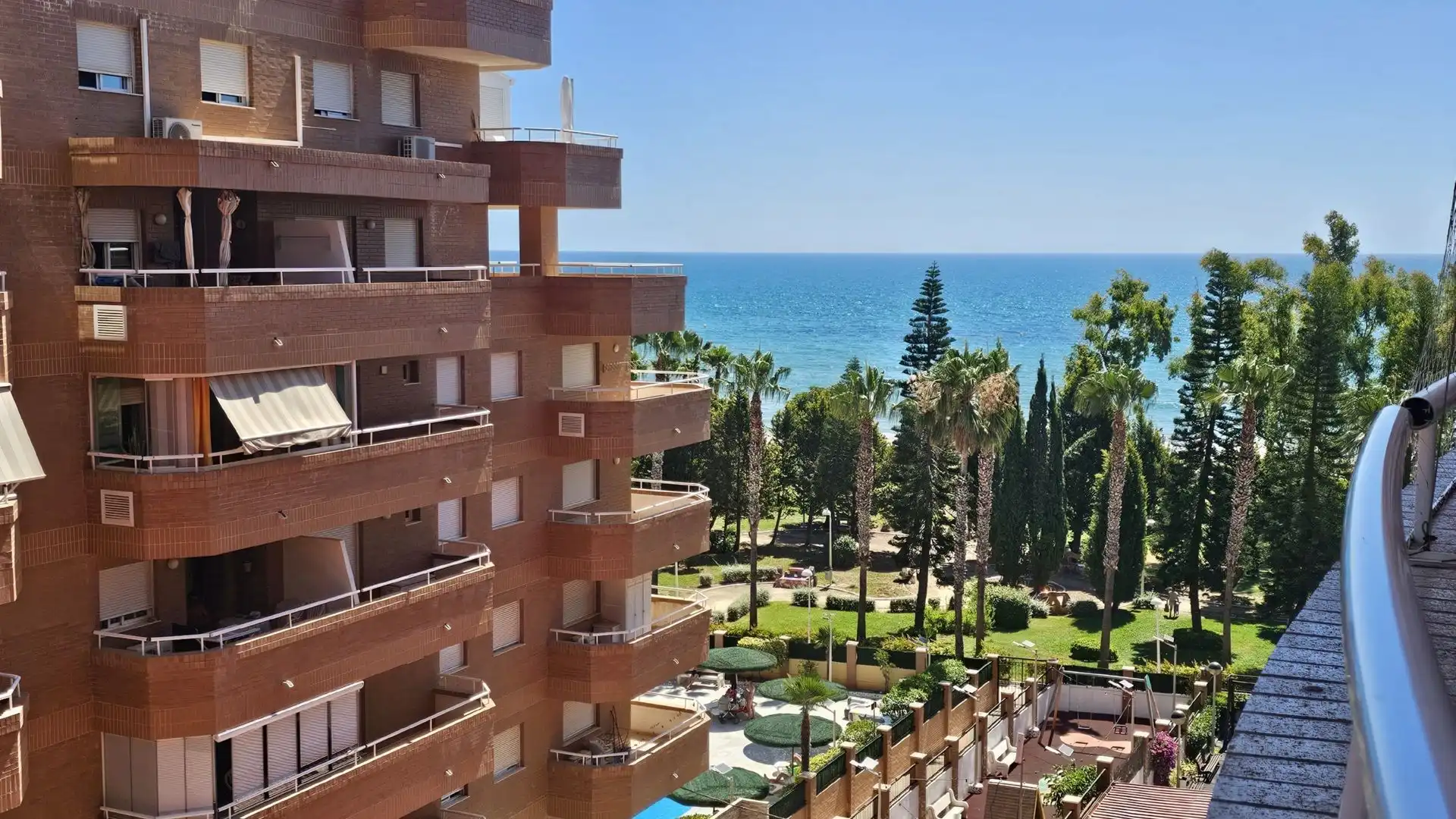 Vista exterior de Apartamento en venta en Oropesa del Mar / Orpesa con Aire acondicionado, Calefacción y Terraza