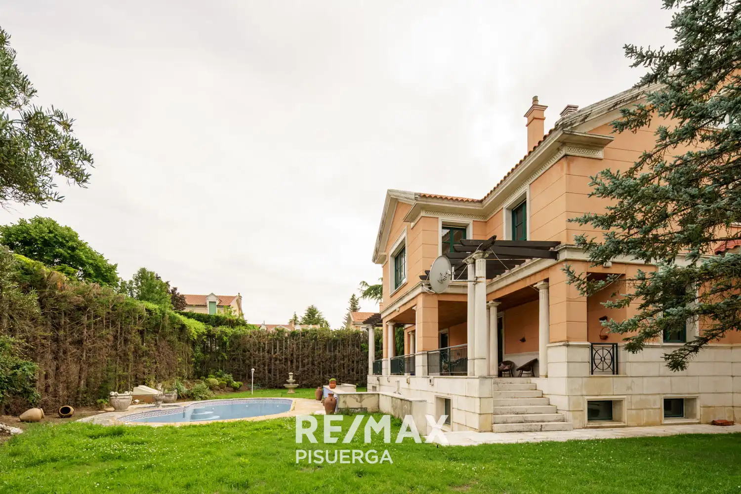 Vista exterior de Casa o xalet en venda en Valladolid amb Calefacció, Jardí privat i Terrassa