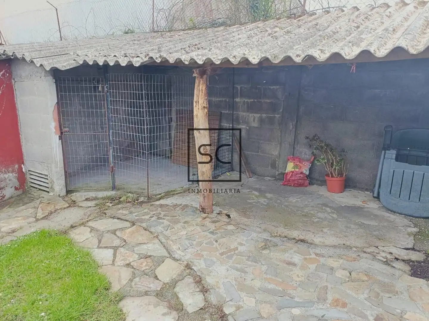 Vista exterior de Casa o xalet en venda en Ferrol amb Calefacció, Jardí privat i Alarma