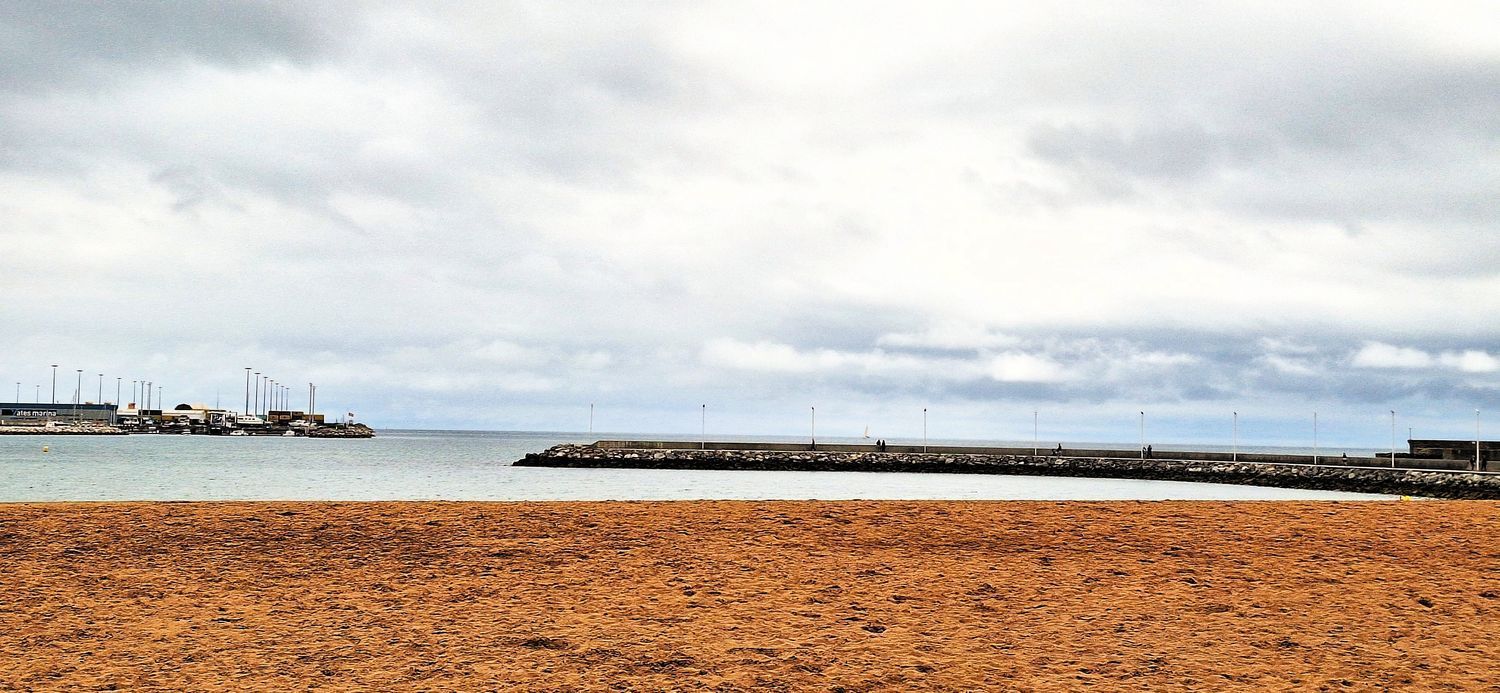 Vista exterior de Pis en venda en Gijón  amb Piscina