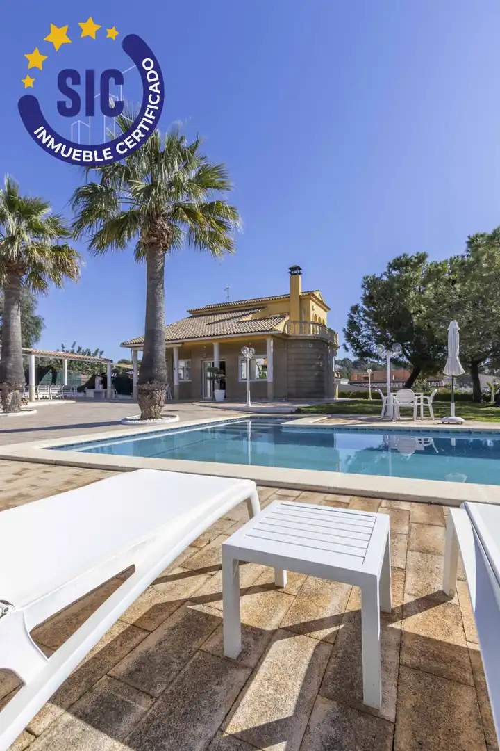 Piscina de Casa o xalet en venda en Torrent amb Aire condicionat, Calefacció i Jardí privat