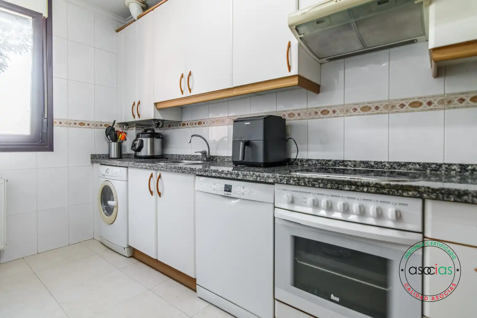 Kitchen of Flat for sale in Oviedo   with Heating and Storage room