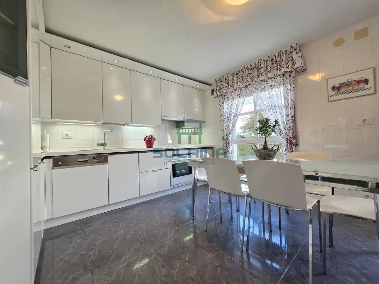 Kitchen of Detached homes for sale in Ourense Capital   with Heating, Private garden and Furnished