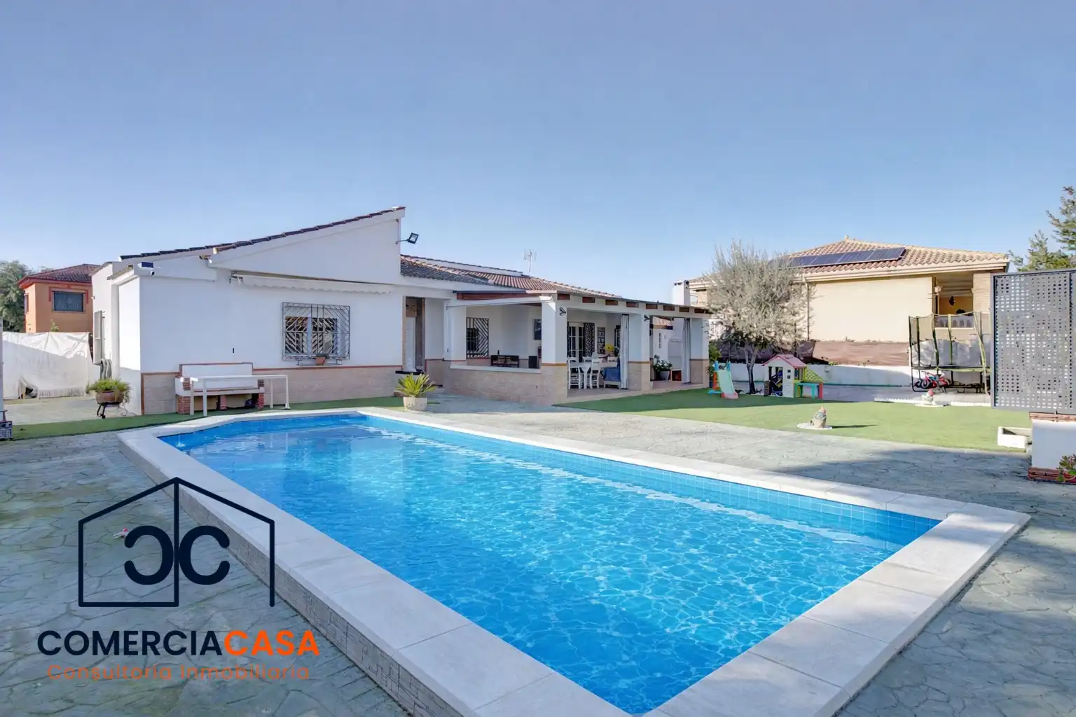Vista exterior de Casa o xalet en venda en Las Gabias amb Aire condicionat, Jardí privat i Traster