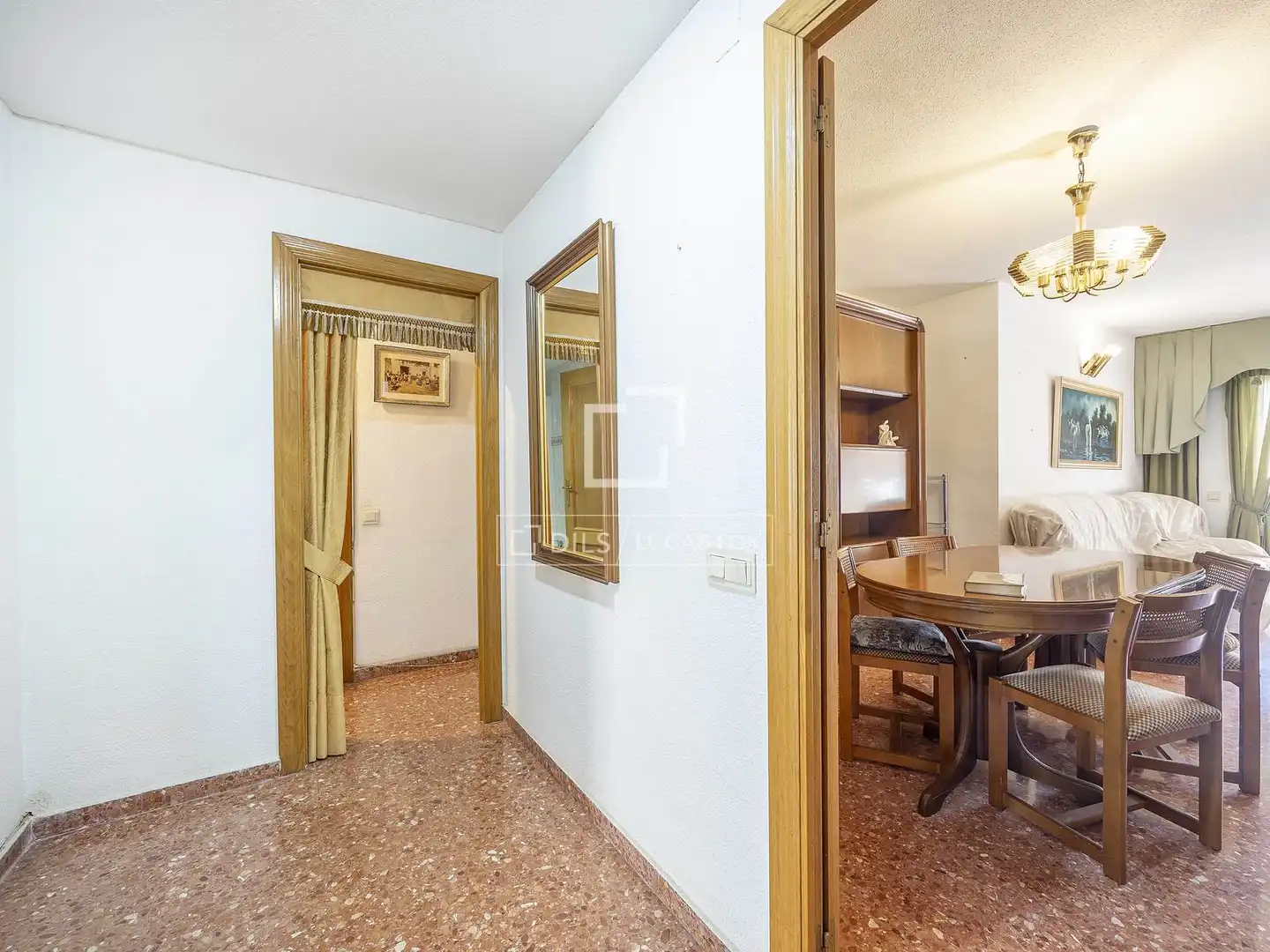 Wohnung zum Verkauf in Valencia mit Klimaanlage, Möbliert und Balkon