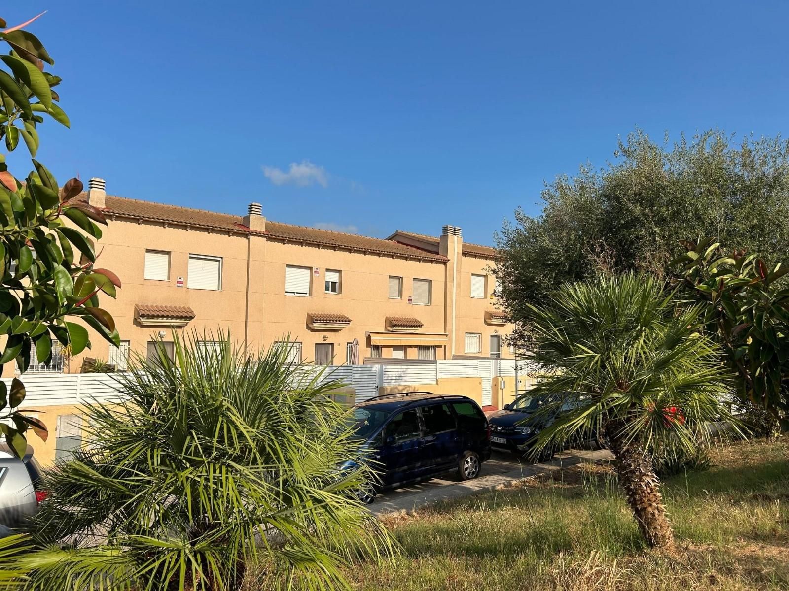 Exterior view of Single-family semi-detached for sale in La Pobla de Montornès    with Private garden, Terrace and Swimming Pool